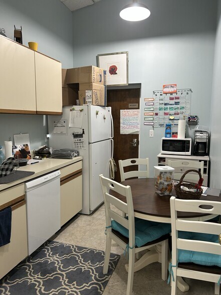 More Photos Of 3919 Blenheim Blvd, Fairfax Office For Lease