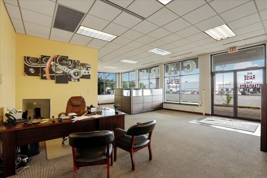 More Photos Of 1910 Moreland Blvd, Champaign Auto Dealership For Sale