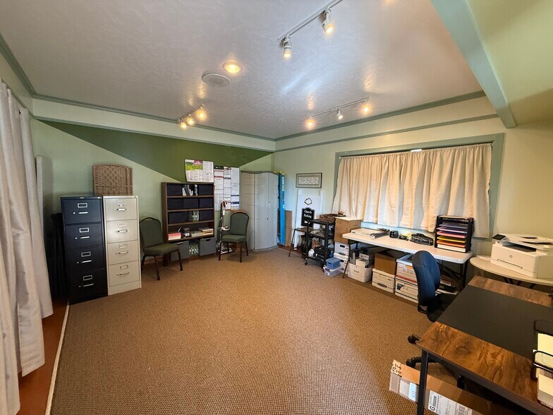 More Photos Of 520 N Mount Shasta Blvd, Mount Shasta General Retail For Sale