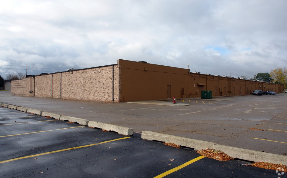 More Photos Of 13205-13325 E 14 Mile Rd, Sterling Heights Unknown For Lease