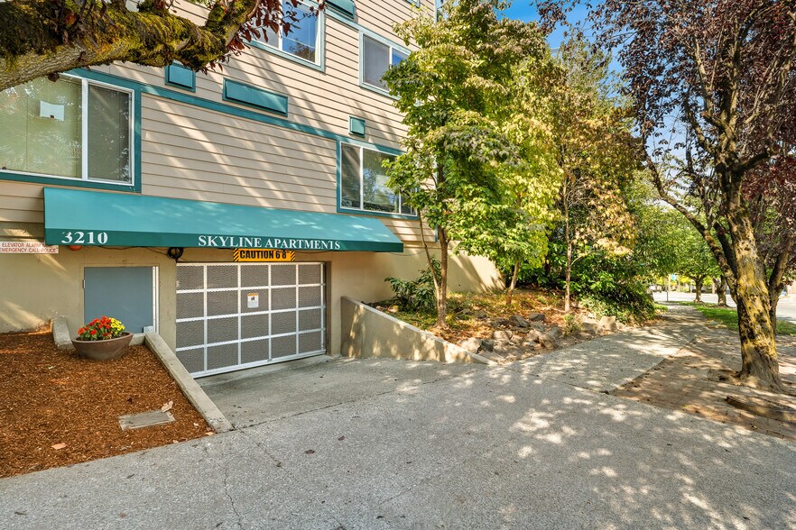 More Photos Of 3210 SW Avalon Way, Seattle Apartments For Sale