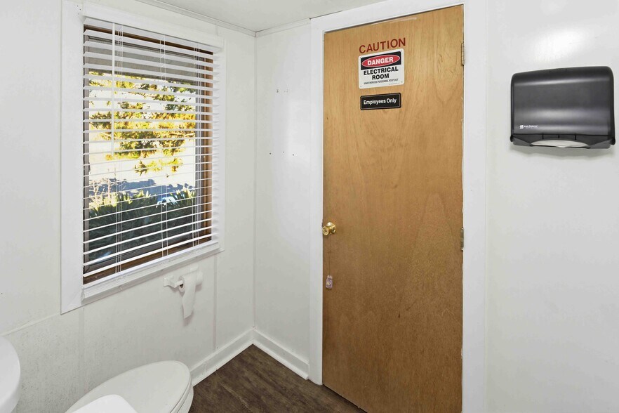 More Photos Of 102 Delaware ave, Fortescue Restaurant For Sale