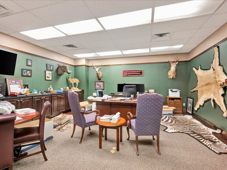 More Photos Of 204 E Burke Ave, Lufkin Office For Sale