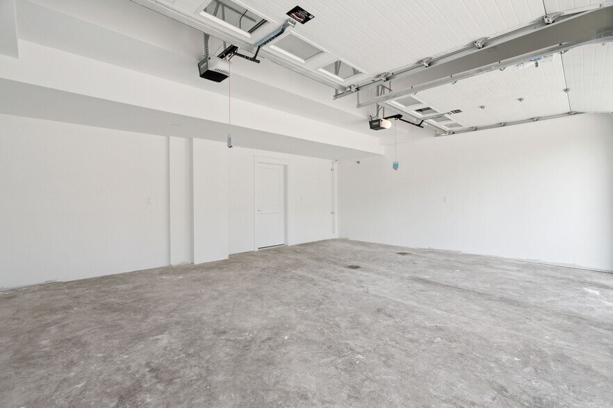 More Photos Of 3 Quill Lane, Barrington Apartments For Lease