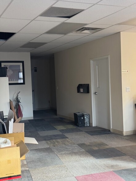 Primary Photo Of 8 Van Tassell Ct, Norwalk Flex For Lease