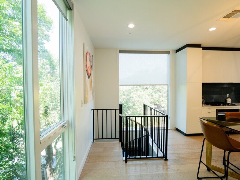More Photos Of 2208 Lake Austin Blvd, Austin Office Residential For Sale
