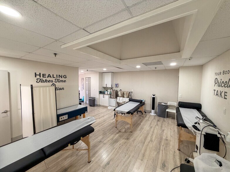 More Photos Of 7100 W 20th Ave, Hialeah Medical For Lease