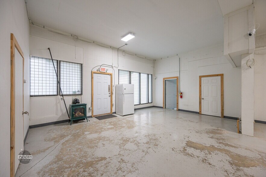 More Photos Of 5320 W Parks Hwy, Wasilla General Retail For Sale