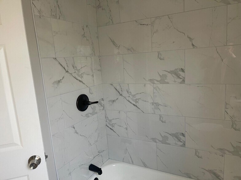 More Photos Of 8443 Chalfonte St, Detroit Flex For Sale