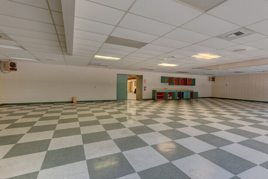 More Photos Of 970 NE 21st Ct, Oak Harbor Manufacturing For Lease