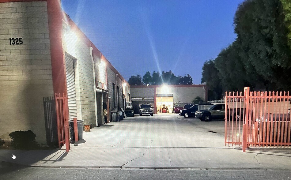 More Photos Of 1325 Vineland Ave, Baldwin Park Warehouse For Lease