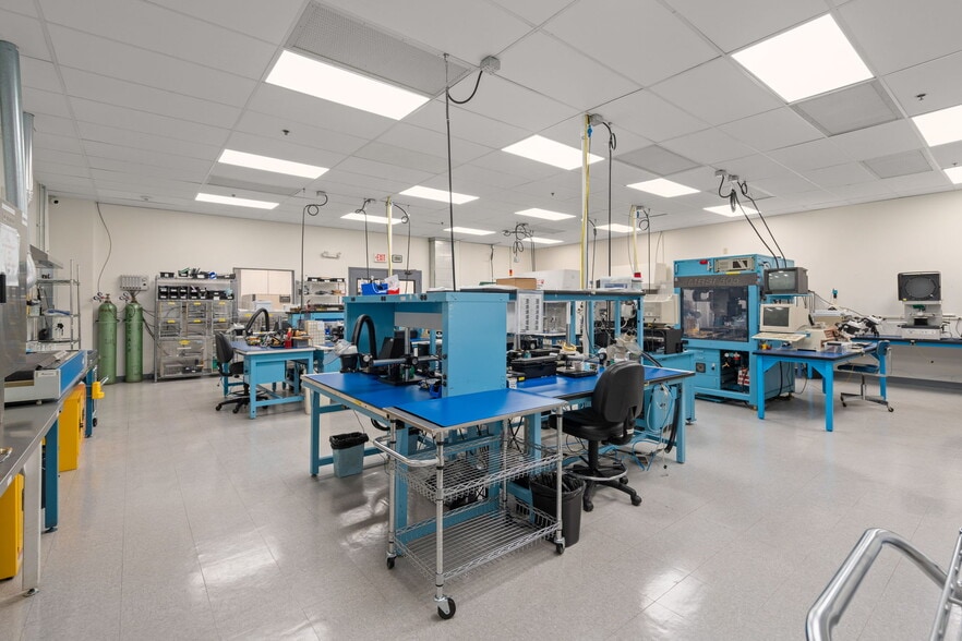 More Photos Of 10 Manor Pky, Salem Research And Development For Sale