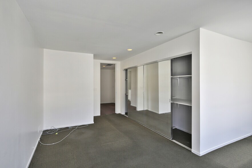 More Photos Of 853-857 N La Cienega Blvd, West Hollywood Restaurant For Lease