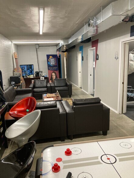 More Photos Of 336 S Walnut St, Bloomington Freestanding For Sale