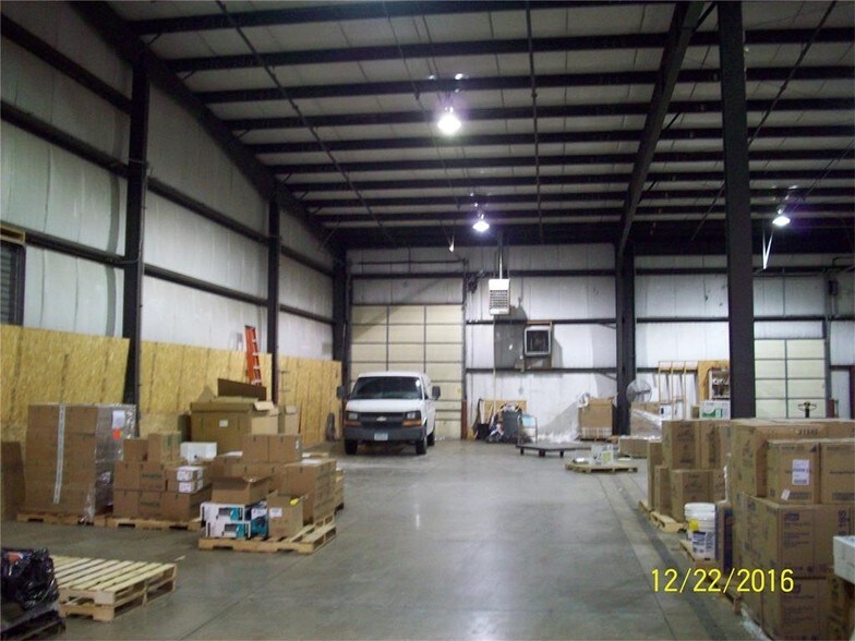More Photos Of 760 Kacena Dr, Hiawatha Warehouse For Lease