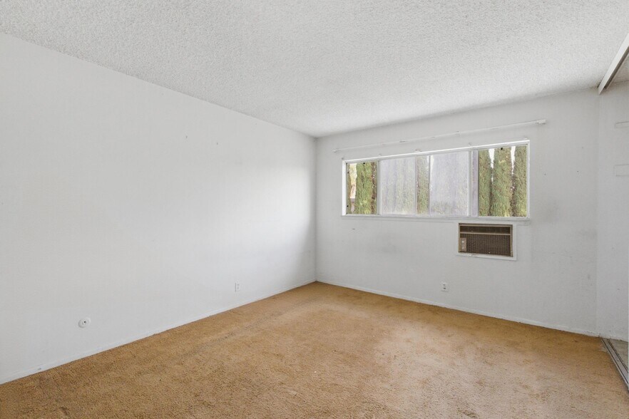 More Photos Of 18611 Clark St, Tarzana Apartments For Sale