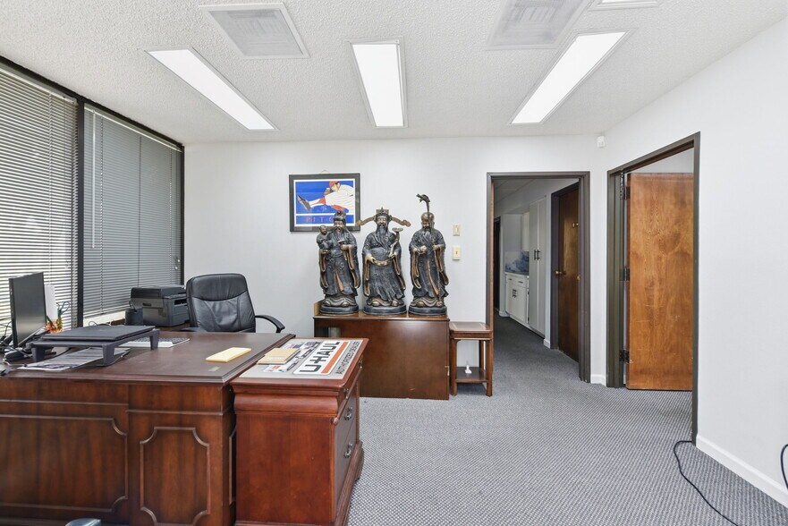 Primary Photo Of 10940 Stancliff Rd, Houston Office For Lease