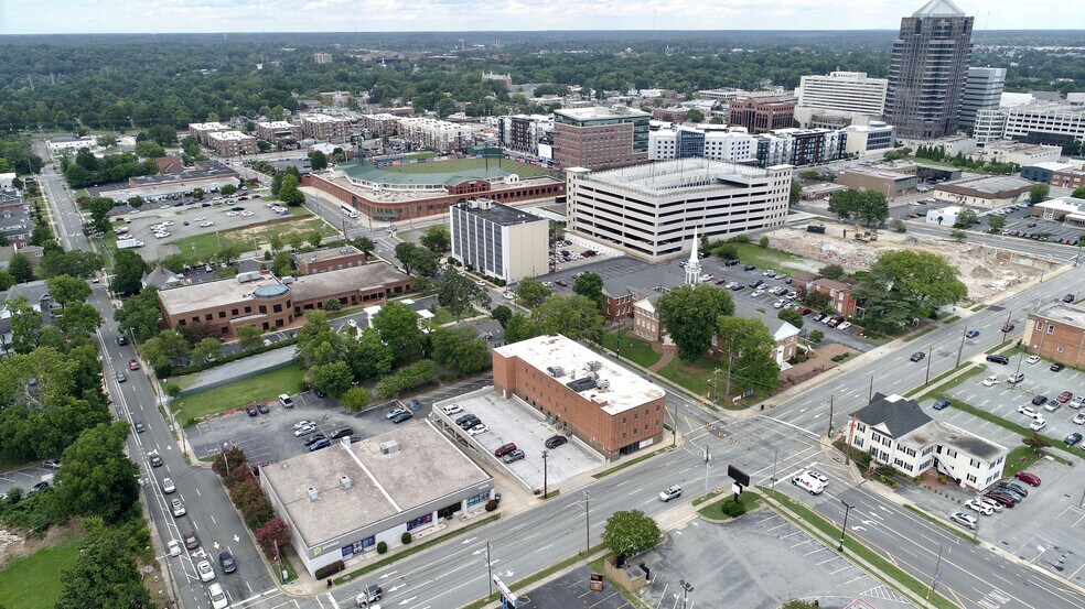 More Photos Of 500 W Friendly Ave, Greensboro Office For Lease