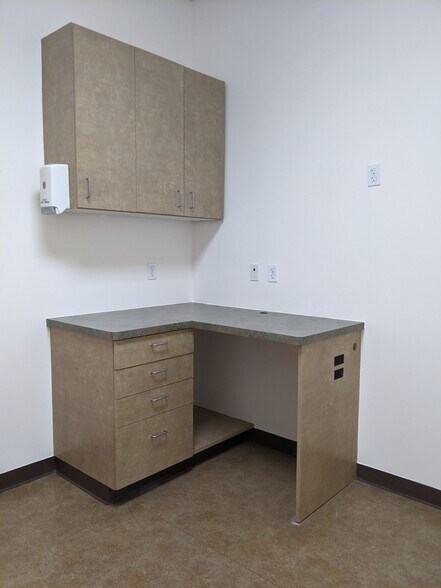 More Photos Of 15405 N 99th Ave, Sun City Medical For Lease