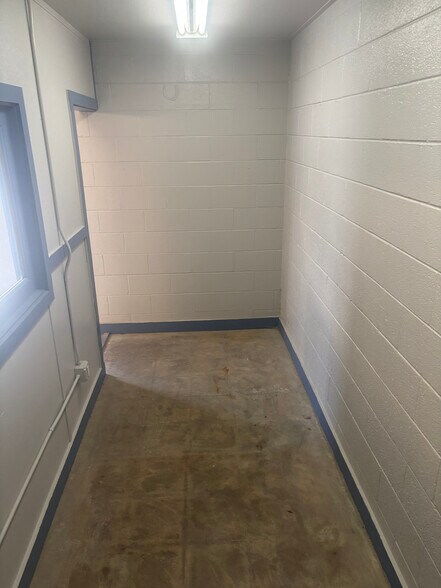 More Photos Of 3025 Delta Dr, Colorado Springs Service For Lease