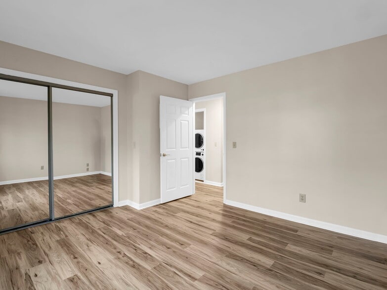 More Photos Of 520 Courtwood Ln, Hendersonville Apartments For Sale