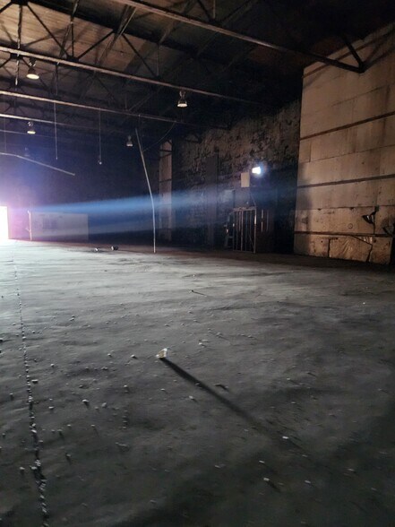 More Photos Of 360 W Commercial Ave, El Centro Warehouse For Lease