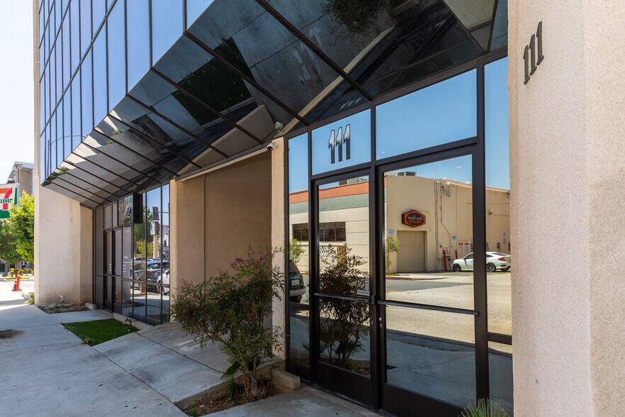 More Photos Of 111 N Jackson St, Glendale Office For Sale
