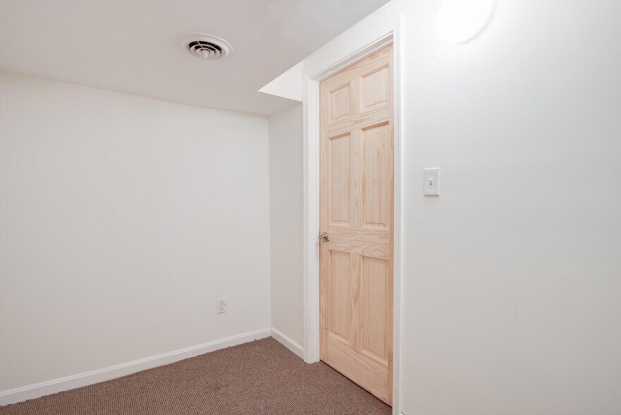 More Photos Of 1804 T St NW, Washington Office For Lease