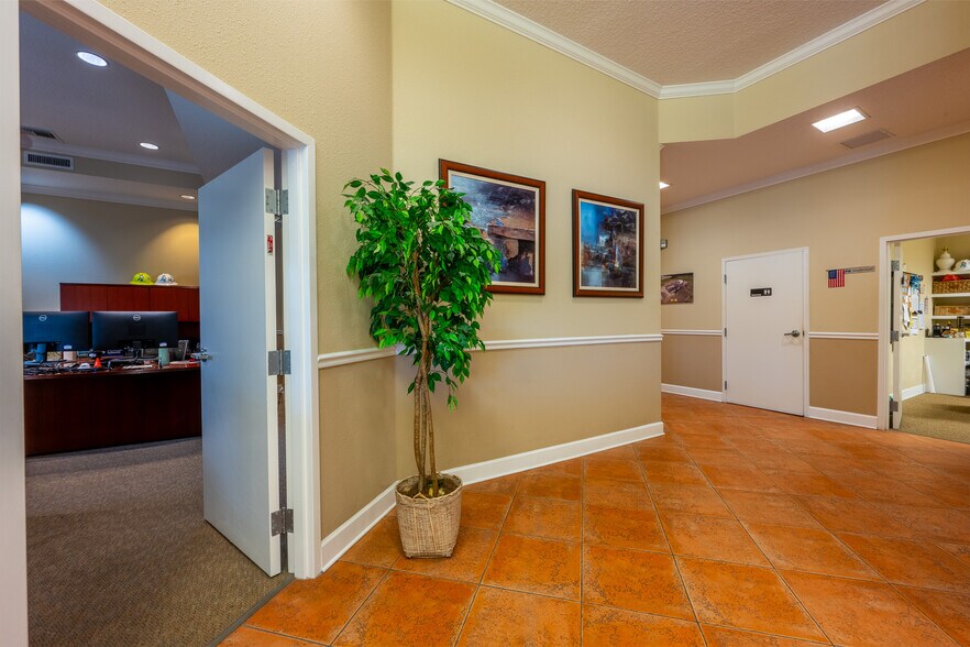 More Photos Of 6380 Phillips Hwy, Jacksonville Office For Lease