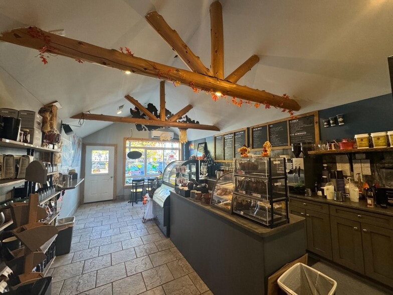 More Photos Of 7 E Water St, Little Curren Storefront Retail Residential For Sale