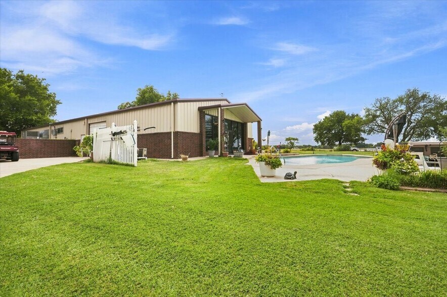 More Photos Of 12301 US Highway 77, Lexington Specialty For Sale
