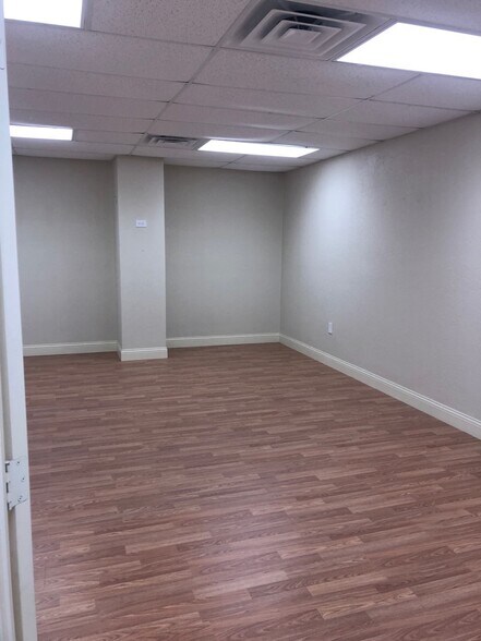 More Photos Of 8301 Braniff St, Houston Warehouse For Sale