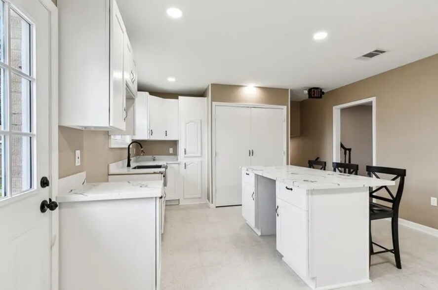 More Photos Of 2219 Paris Rd, Chalmette Storefront Retail Office For Sale