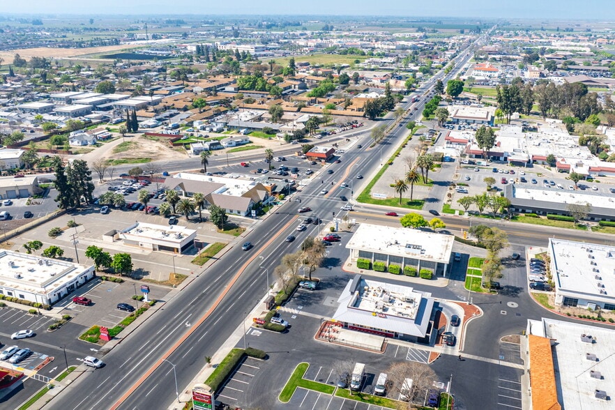More Photos Of 890 W Lacey Blvd, Hanford Bank For Sale
