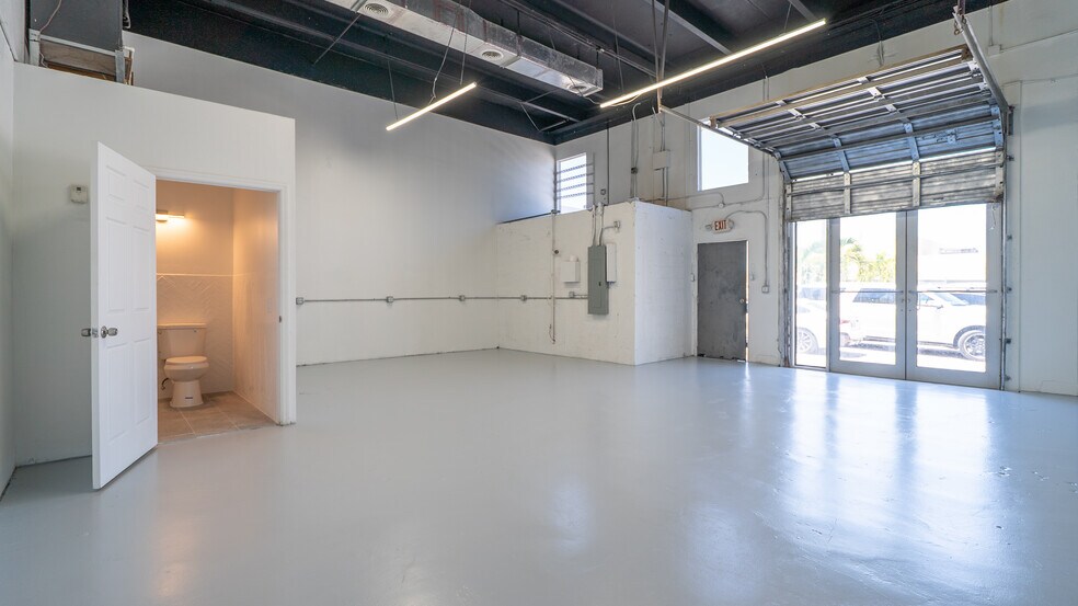 More Photos Of 7101 N Miami Ave, Miami Flex For Lease