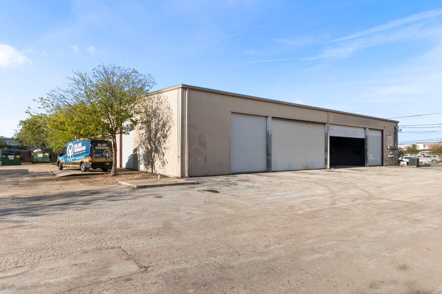 More Photos Of 290 Wonder World Dr, San Marcos Warehouse For Lease