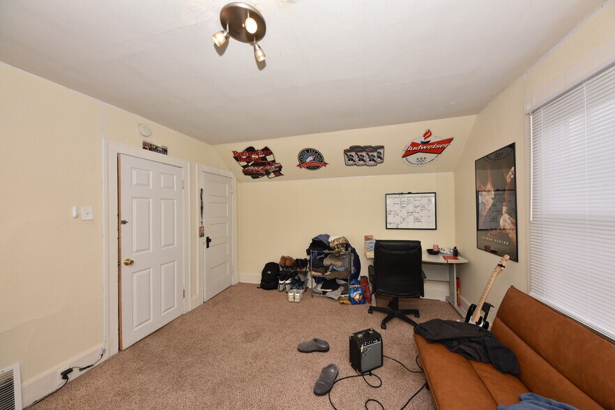 More Photos Of 2940 N Maryland Ave, Milwaukee Apartments For Sale