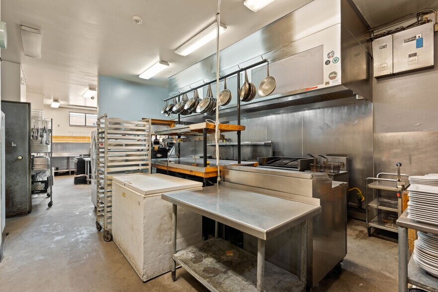 More Photos Of 102 S 1st Ave, Sandpoint Storefront Retail Office For Sale