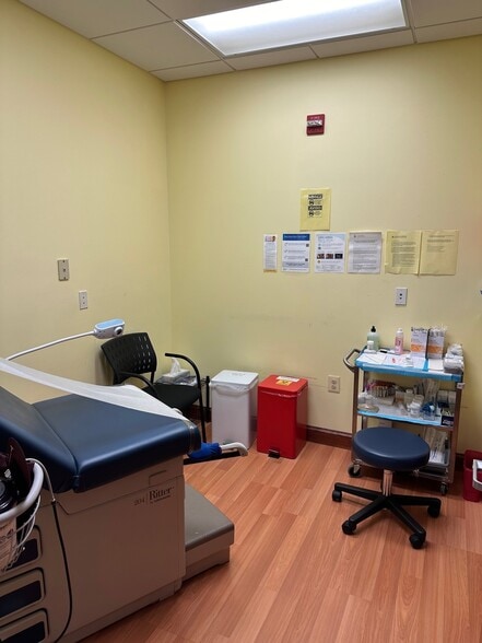 More Photos Of 19785 Crystal Rock Dr, Germantown Medical For Lease