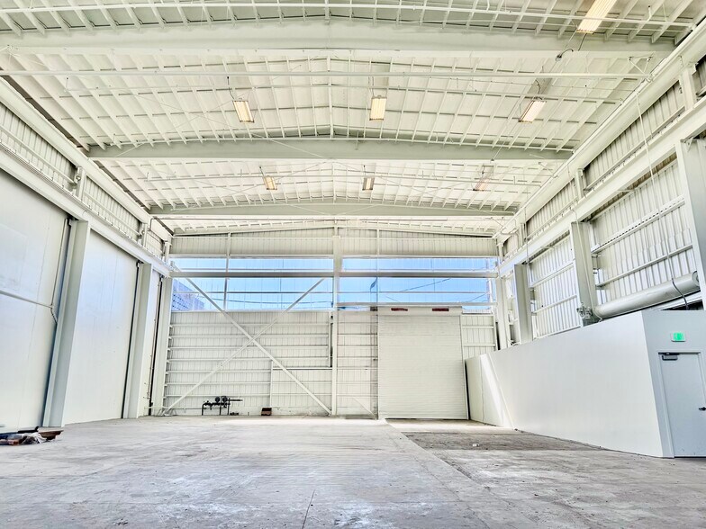 More Photos Of 2421 Blanding Ave, Alameda Manufacturing For Lease