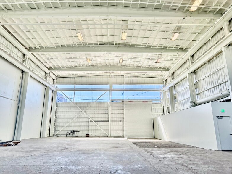 More Photos Of 2421 Blanding Ave, Alameda Manufacturing For Sale