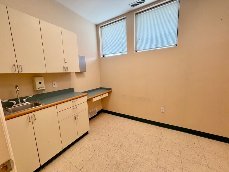 More Photos Of 853-855 Grove St. st, Irvington Healthcare For Lease