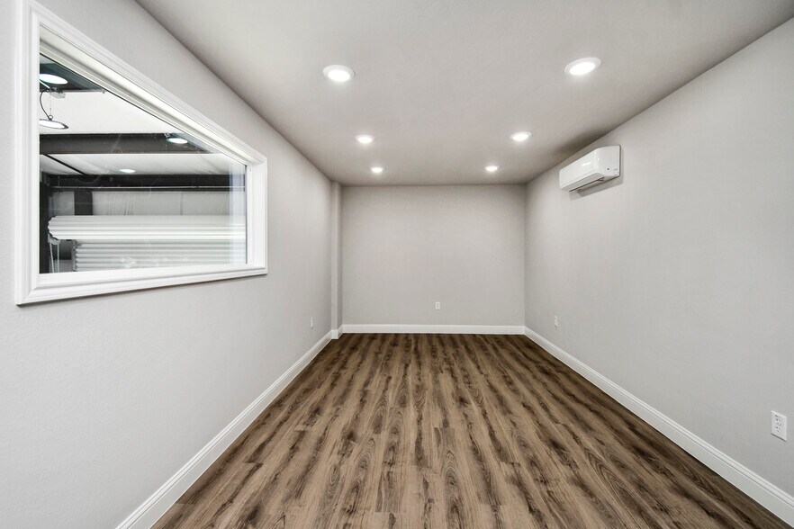 More Photos Of 31588 Industrial Park Dr, Pinehurst Flex For Lease