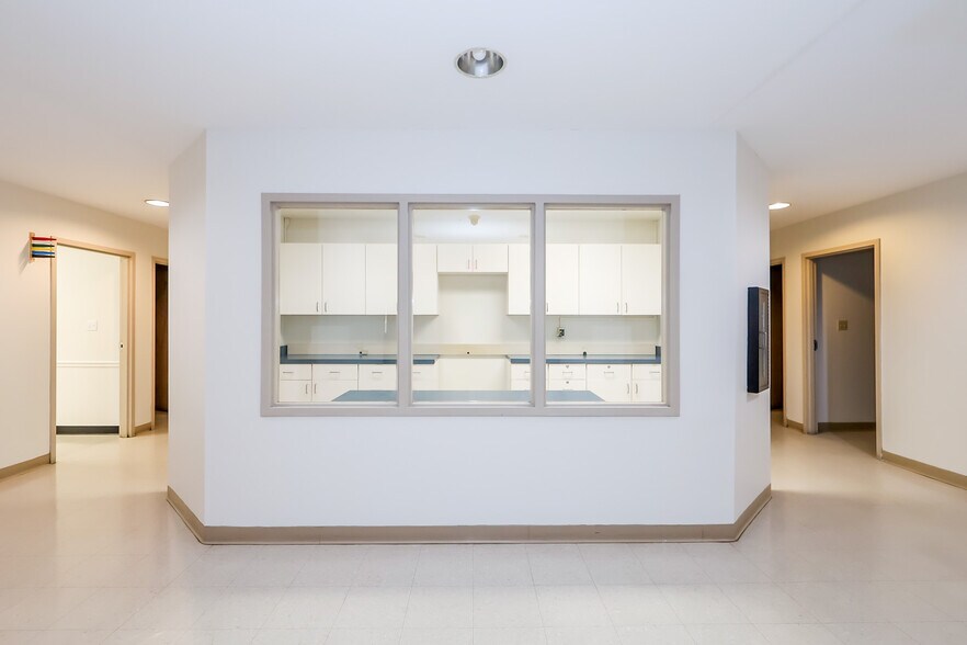 More Photos Of 1487 Belk Blvd, Oxford Office For Sale