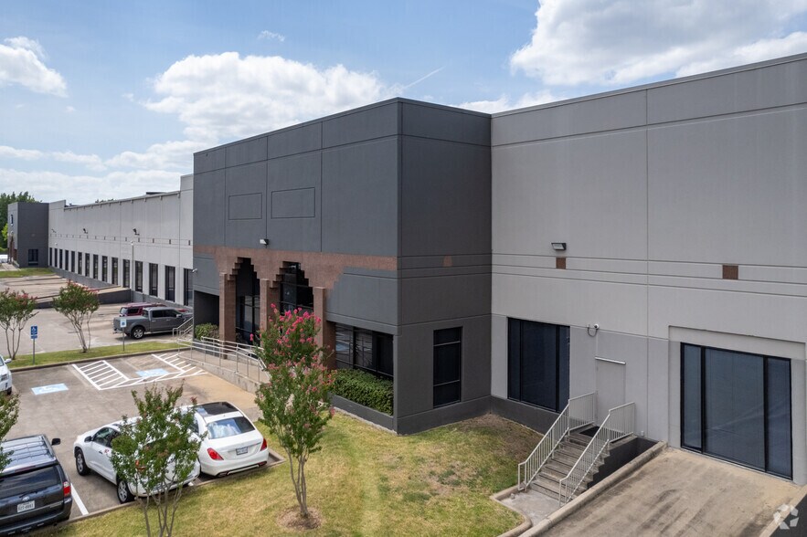 More Photos Of 6353-6399 Windfern Rd, Houston Distribution For Lease