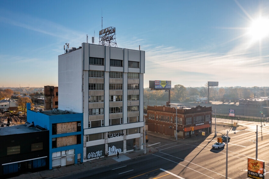 More Photos Of 13700 Woodward Ave, Highland Park Office For Sale