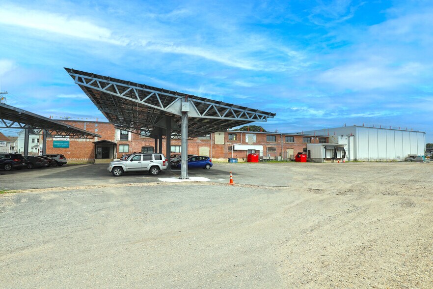 More Photos Of 376 Nash Rd, New Bedford Refrigeration Cold Storage For Lease