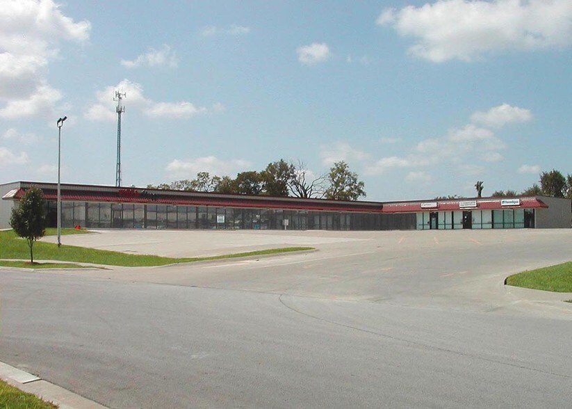 More Photos Of 905-909 State Rte 92, Kearney, MO 64060, USA, Kearney General Retail For Lease