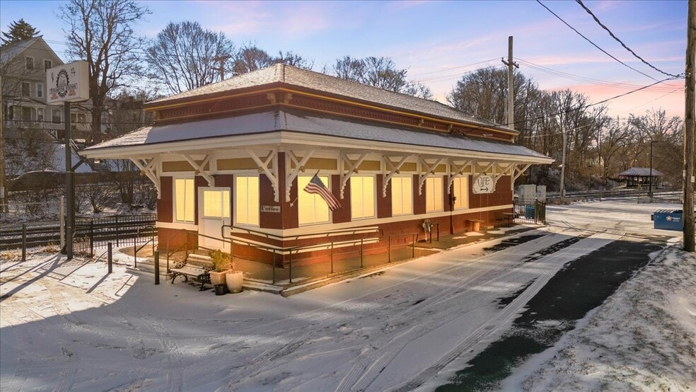 More Photos Of 30 Railroad Ave, Haverhill Restaurant For Sale