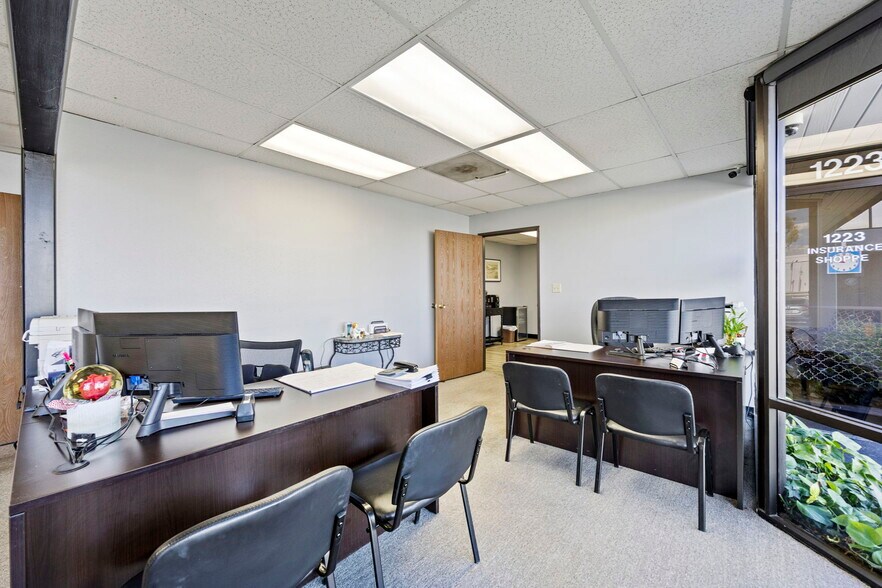More Photos Of 1215-1223 N Tustin Ave, Anaheim Light Distribution For Sale